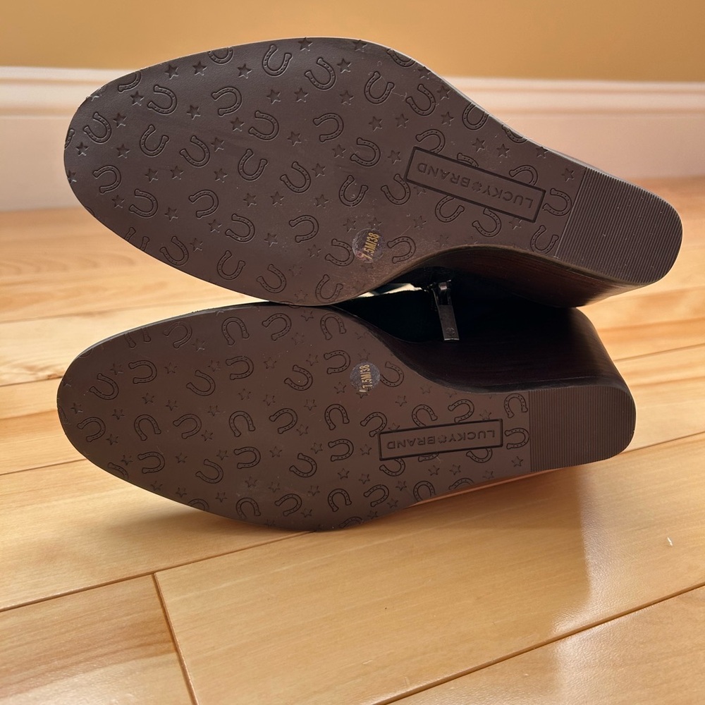 NWT Lucky Brand Wadier Black Suede Wedge Ankle Boots Sizes: 7.5 - Picture 8 of 12